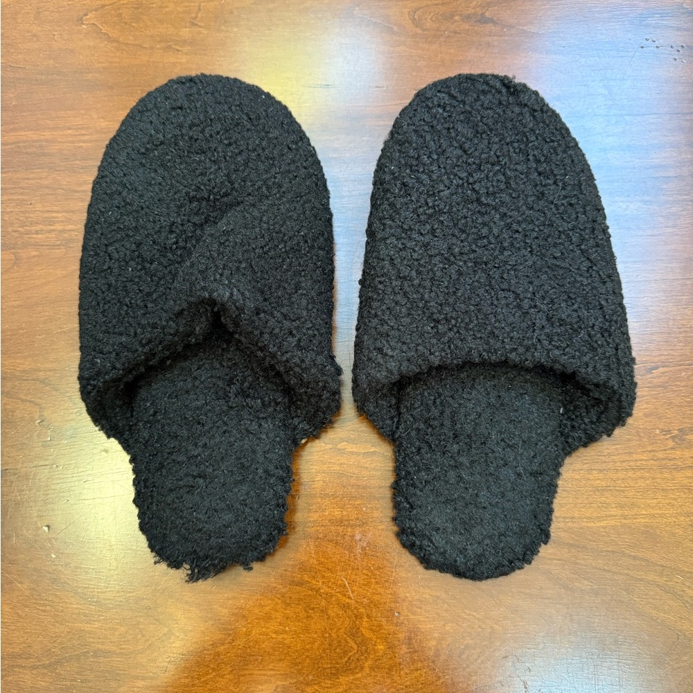 Cozy Black Fuzzy Slippers